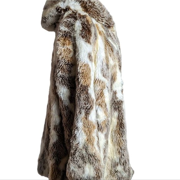 East 5th Hooded White Faux Fur Coat - Picture 5 of 9